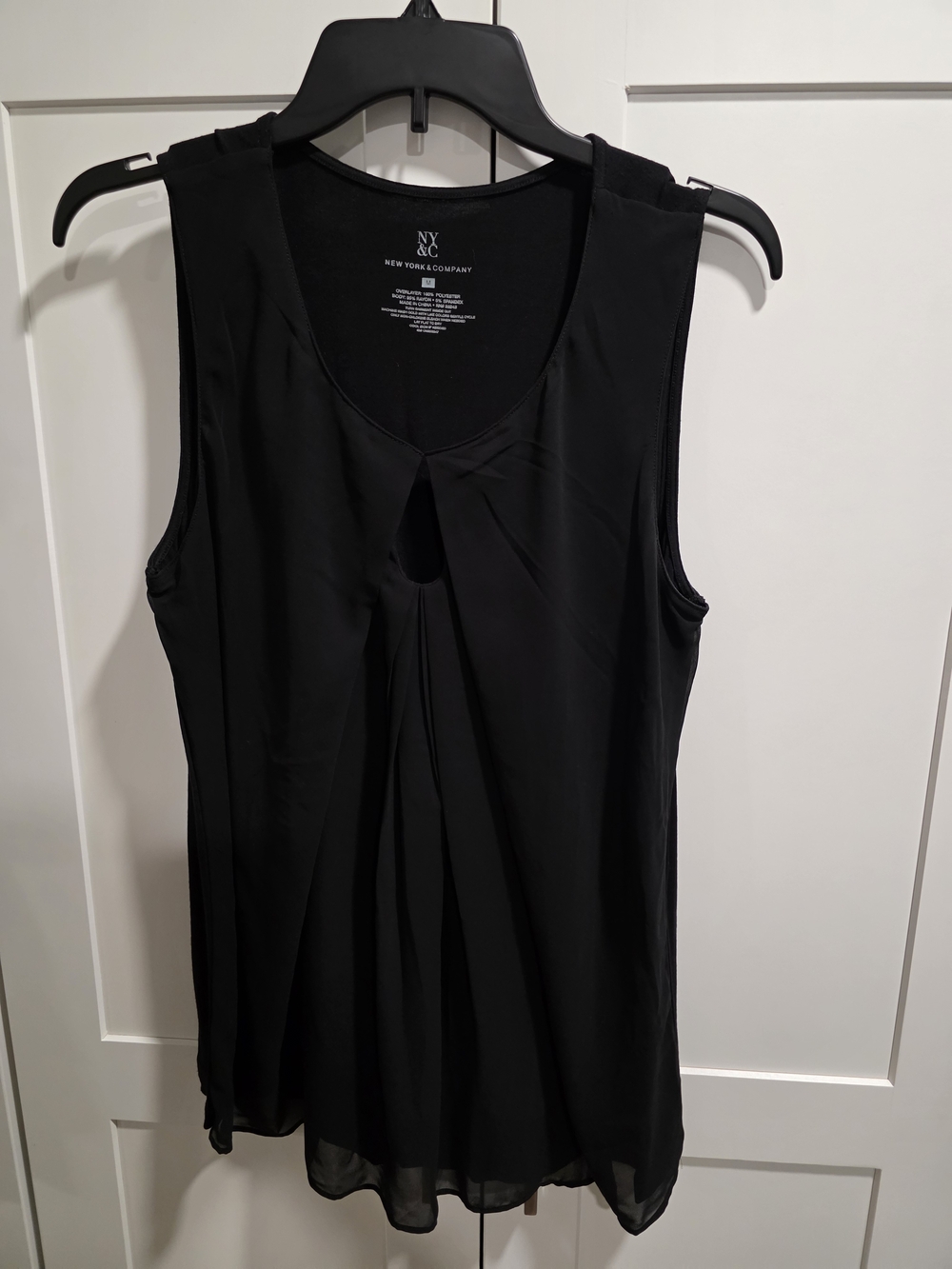New York & Company Black Sleeveless Keyhole Pleated Camisole